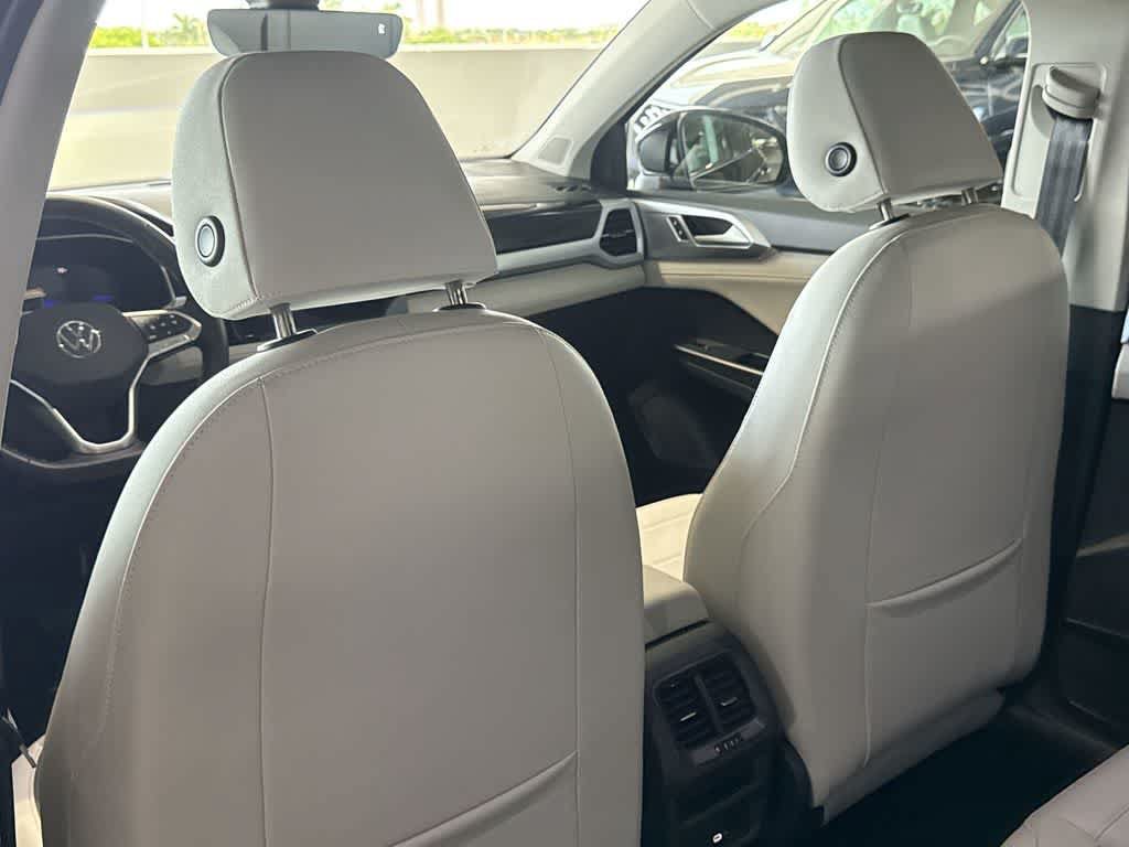 New 2025 Volkswagen Taos SE FWD image 23