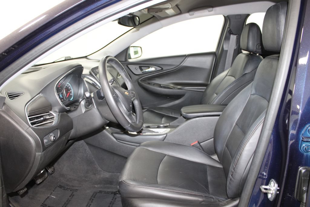 Used 2017 Chevrolet Malibu LT w/ Leather Package FWD image 19