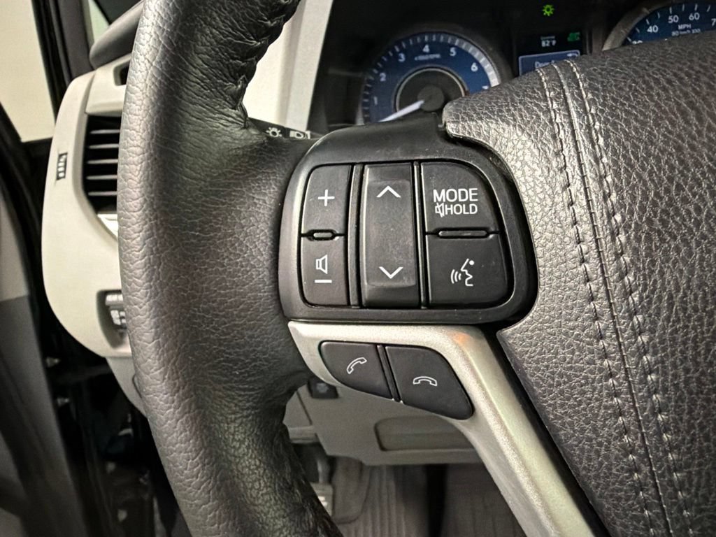 Used 2020 Toyota Sienna XLE Premium FWD image 17