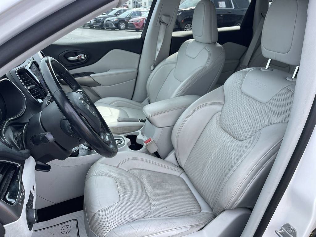 Used 2020 Jeep Cherokee Limited w/ Technology Group AWD/4WD image 11