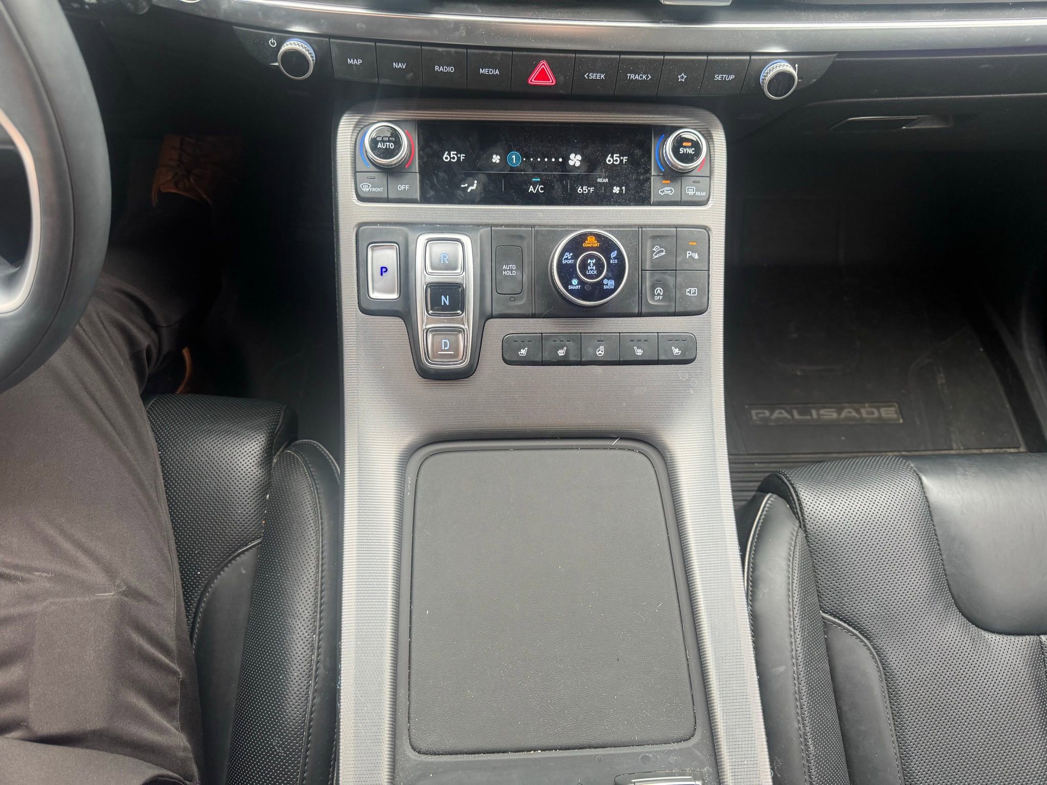 Used 2024 Hyundai Palisade Calligraphy image 15