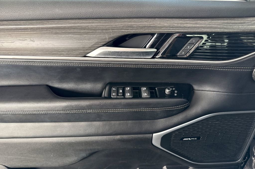 Used 2024 Jeep Wagoneer Series II w/ Flexible Seating Group image 16