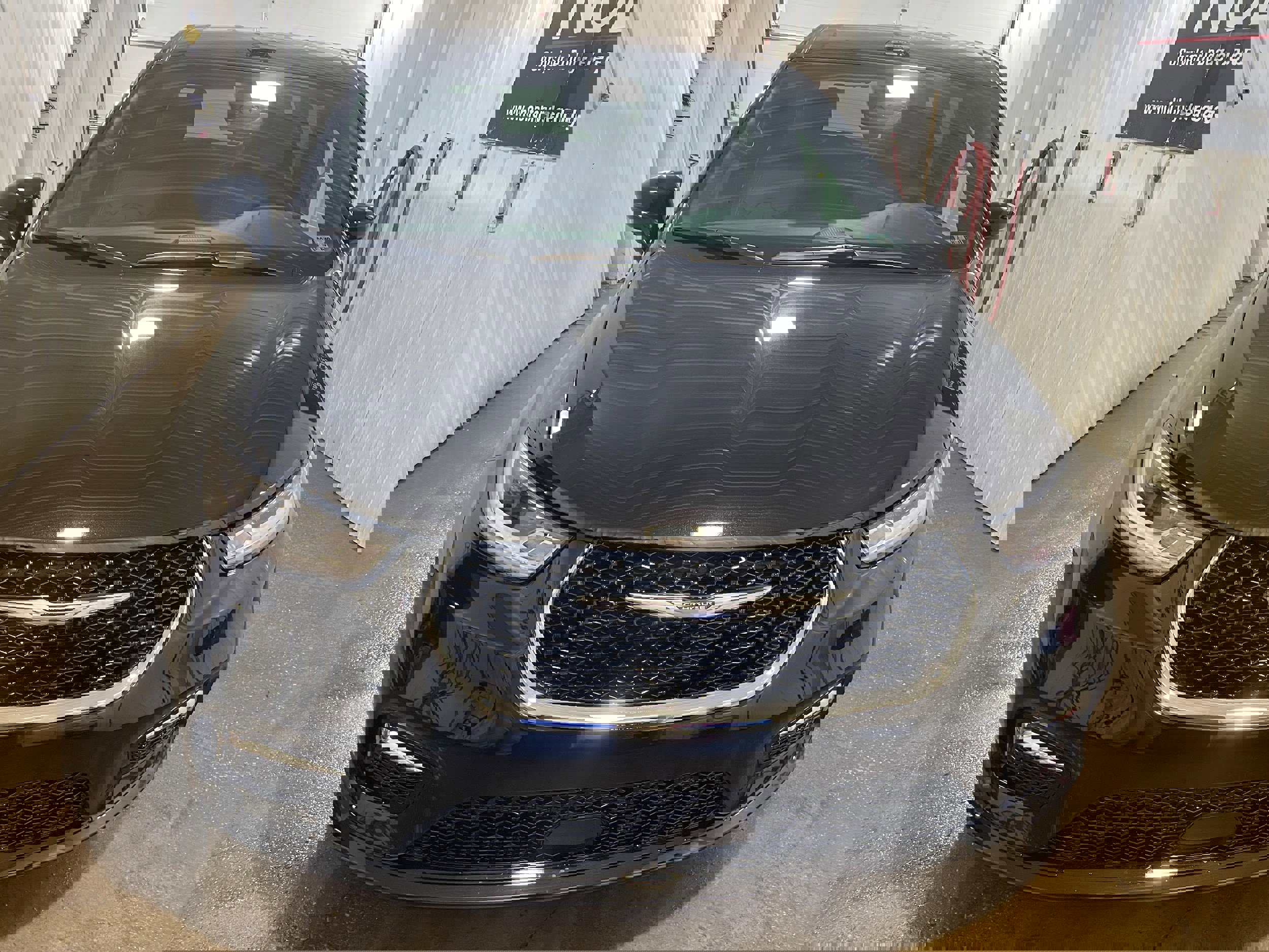 New 2026 Chrysler Pacifica Select image 3