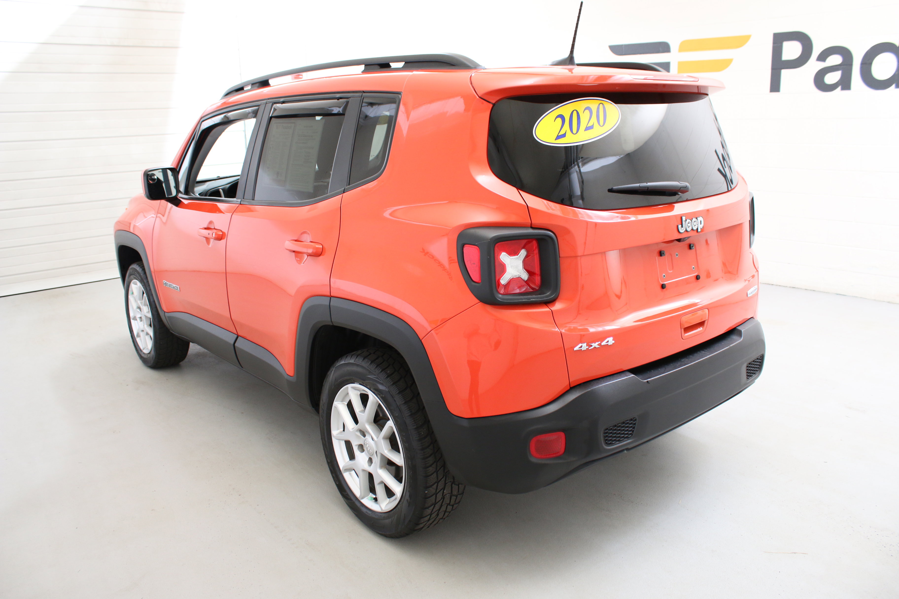 Used 2020 Jeep Renegade Latitude AWD/4WD image 7