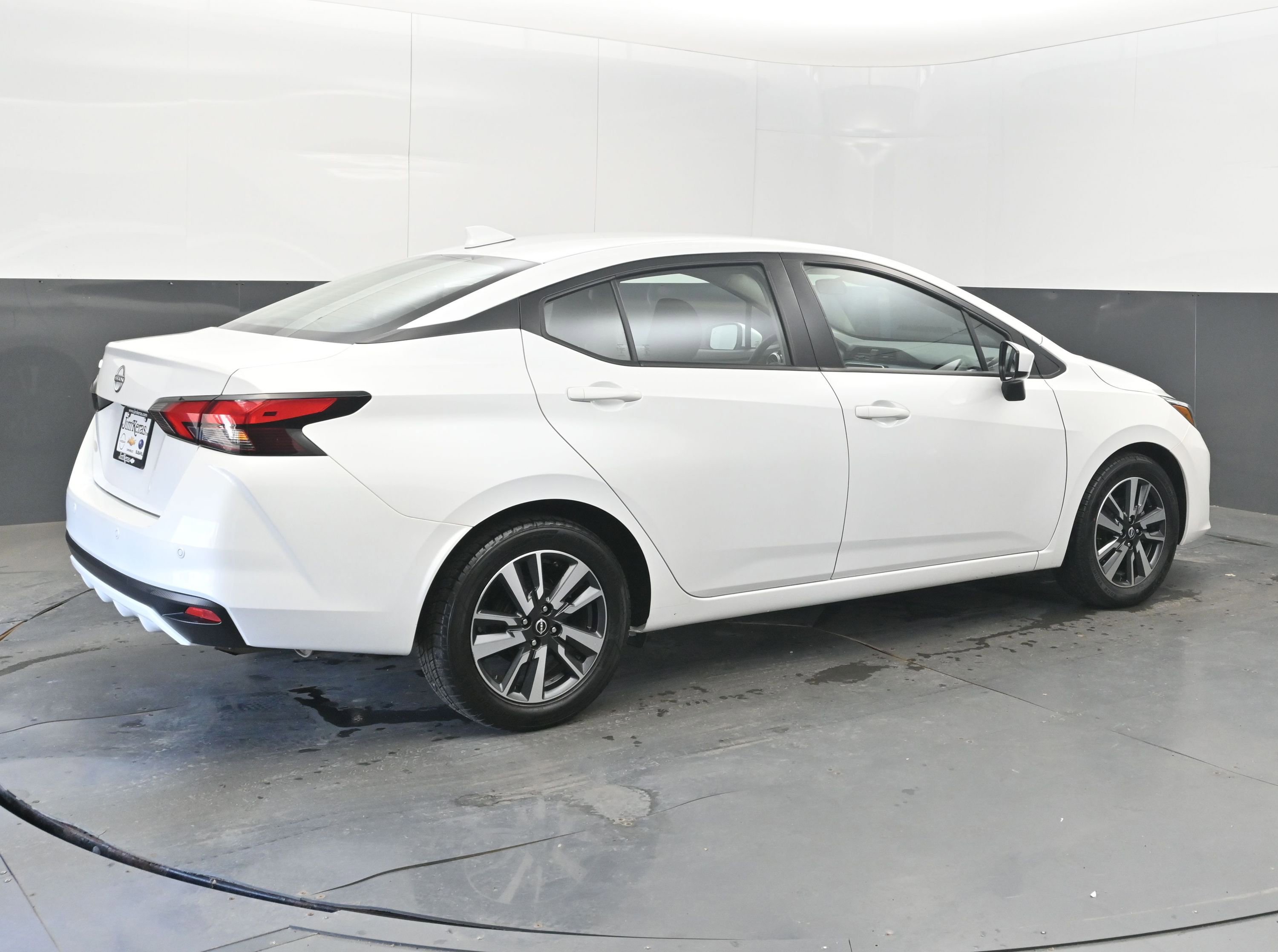 Used 2025 Nissan Versa SV image 9