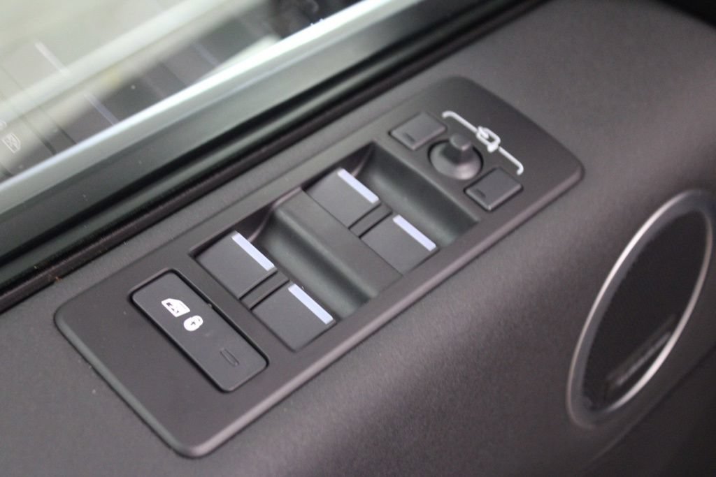 Used 2025 Land Rover Discovery S AWD/4WD image 20
