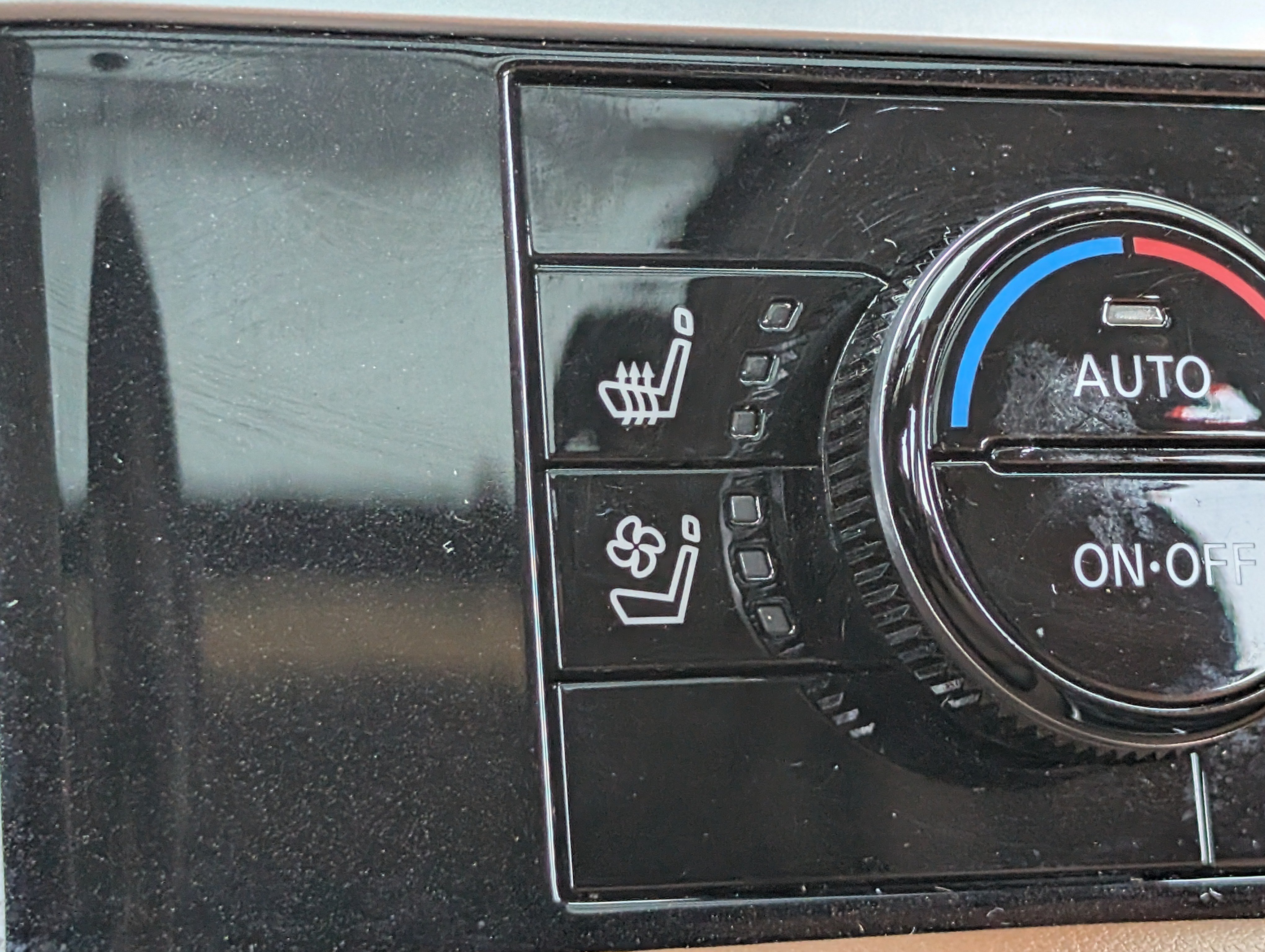 Used 2025 Nissan Pathfinder Platinum w/ Cargo Package FWD image 38