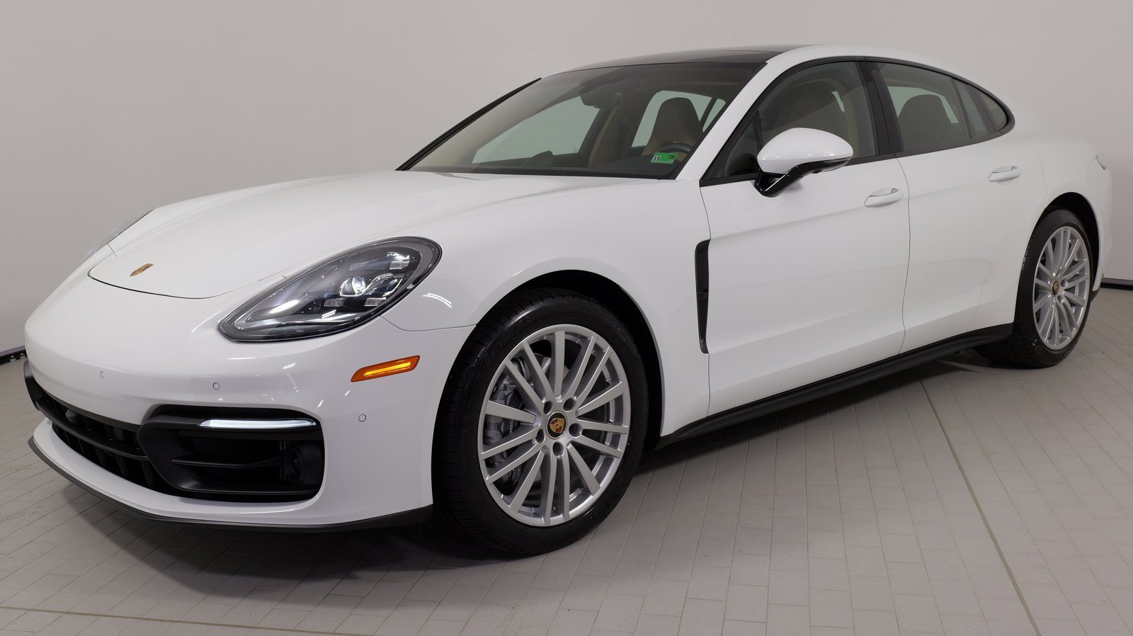 Used 2021 Porsche Panamera 4 image 3