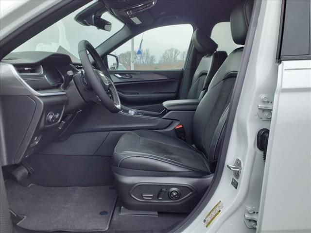 New 2025 Jeep Grand Cherokee L Laredo AWD/4WD image 5