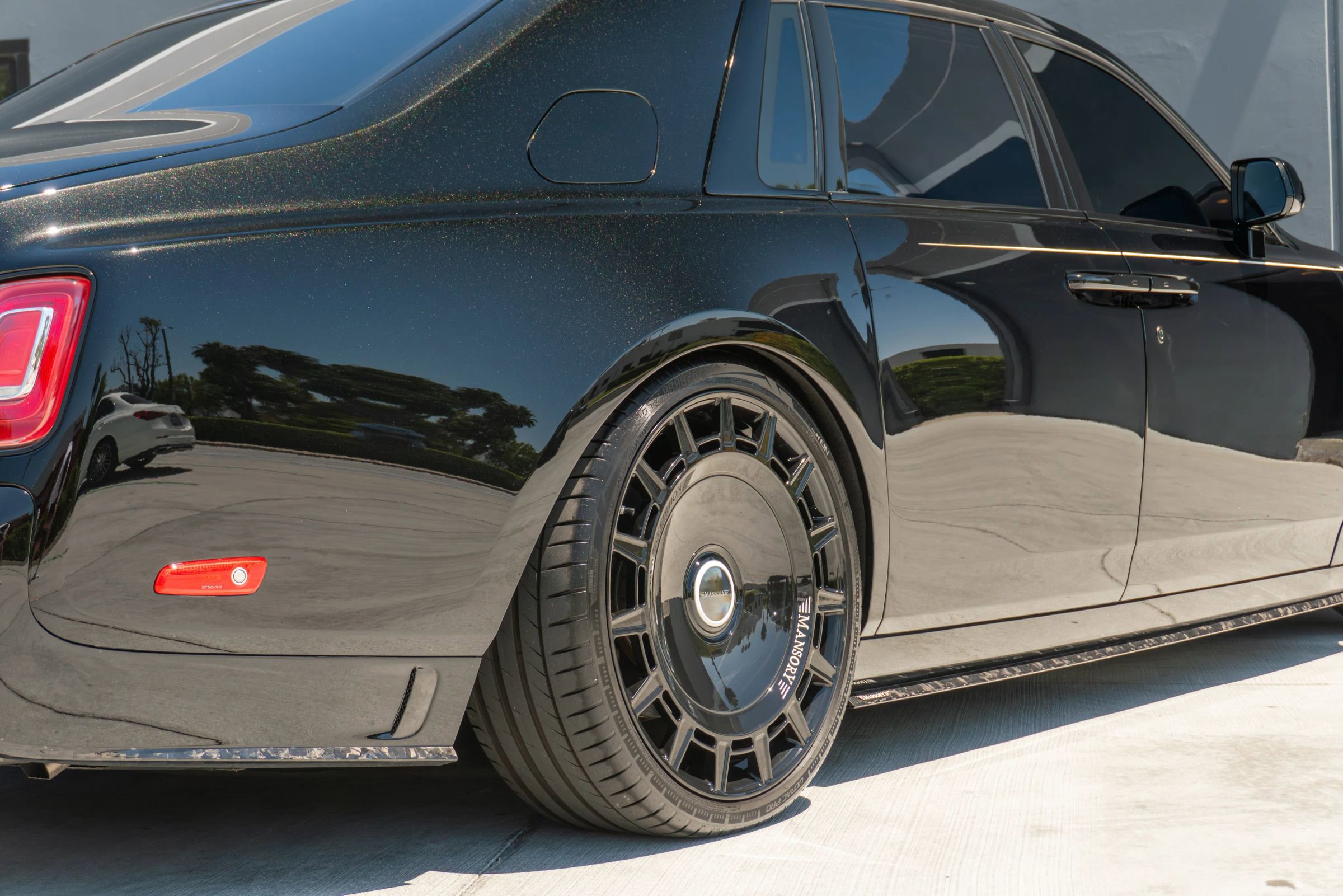 Used 2024 Rolls-Royce Phantom Sedan w/ The Phantom Package RWD image 58