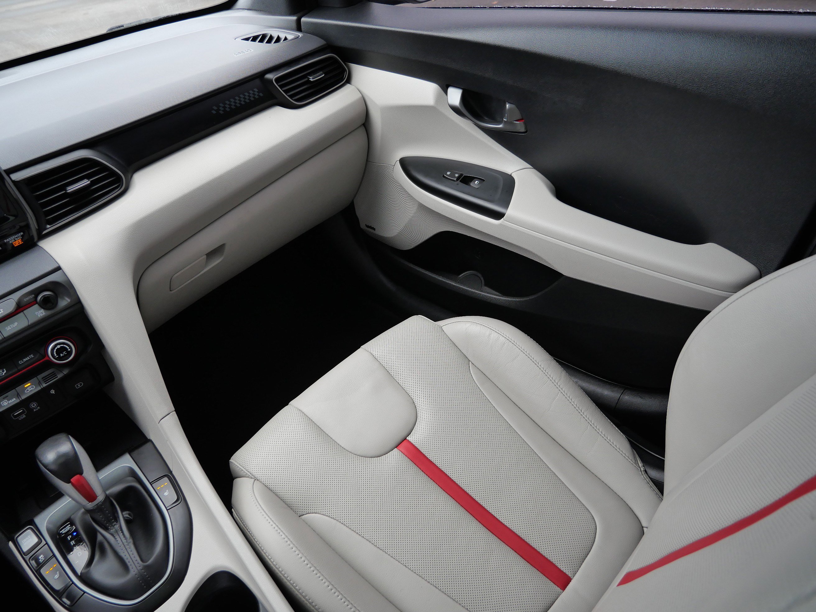 Used 2020 Hyundai Veloster Turbo Ultimate image 11