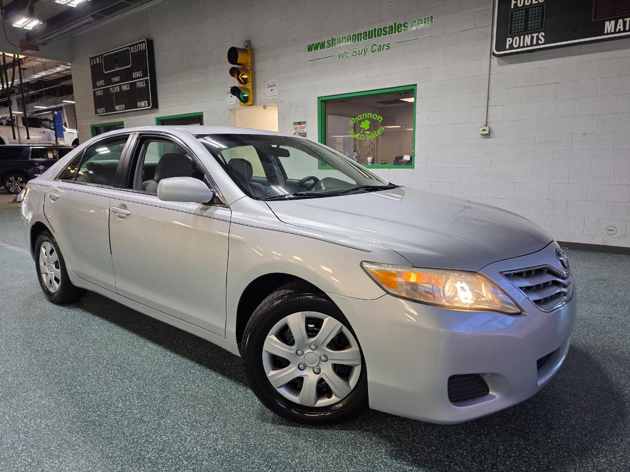 Used 2011 Toyota Camry LE FWD image 14