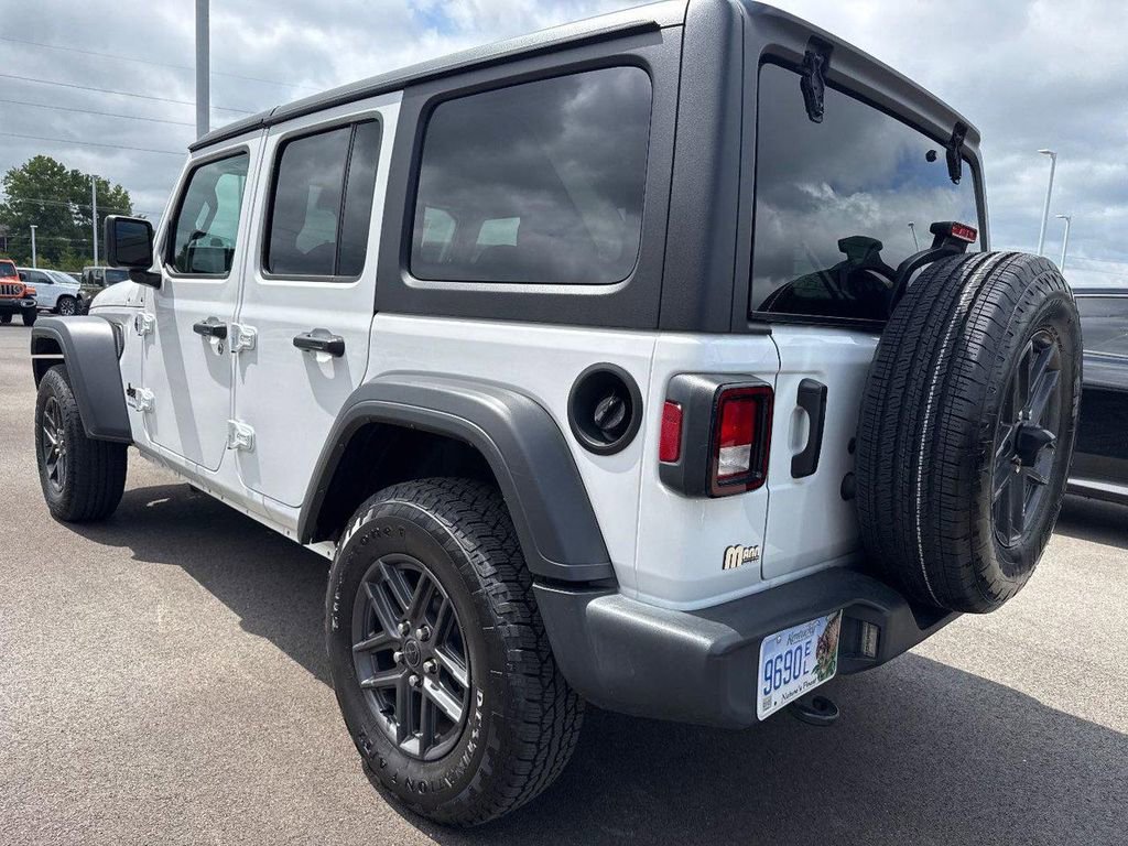 Used 2024 Jeep Wrangler Sport S image 7