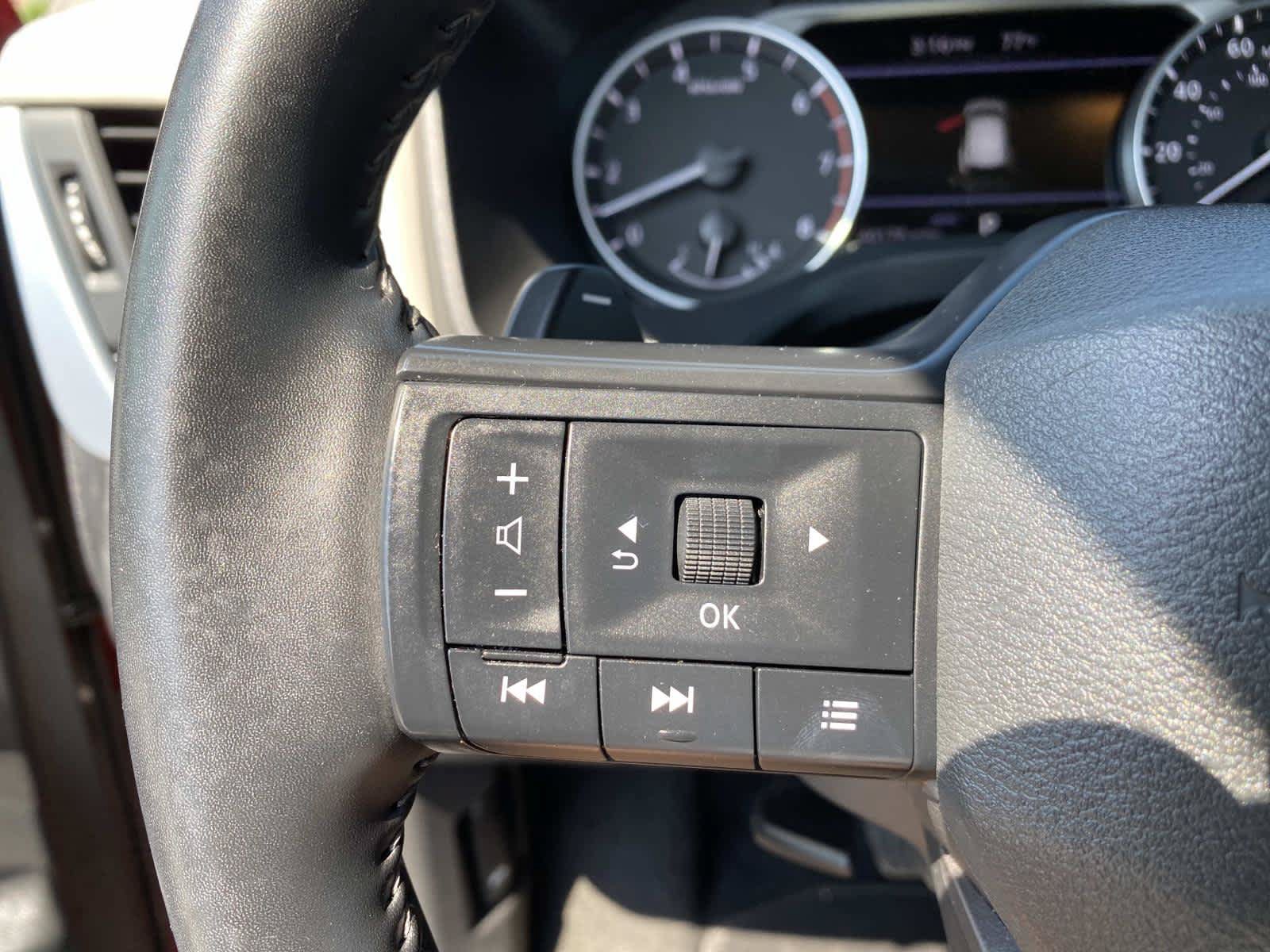 Used 2025 Nissan Rogue SV AWD/4WD image 19