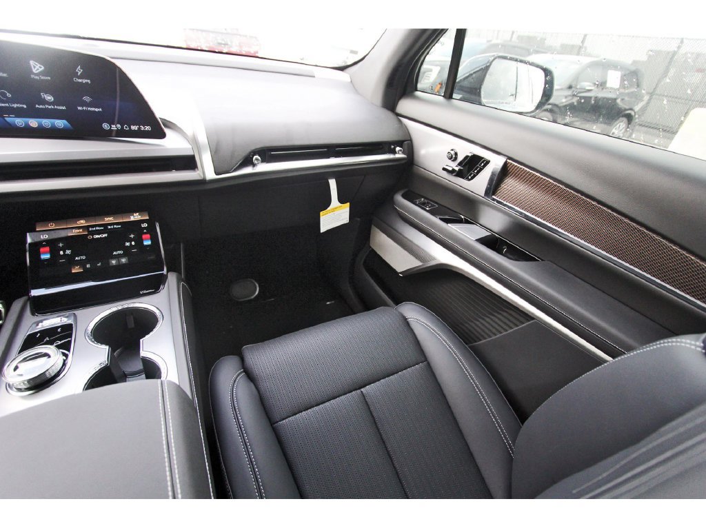 New 2027 Cadillac Vistiq Luxury AWD/4WD image 10