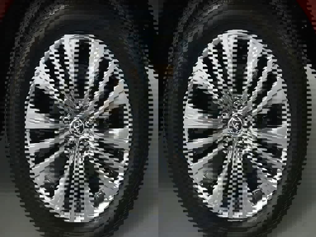 Certified 2023 Toyota Venza XLE image 39