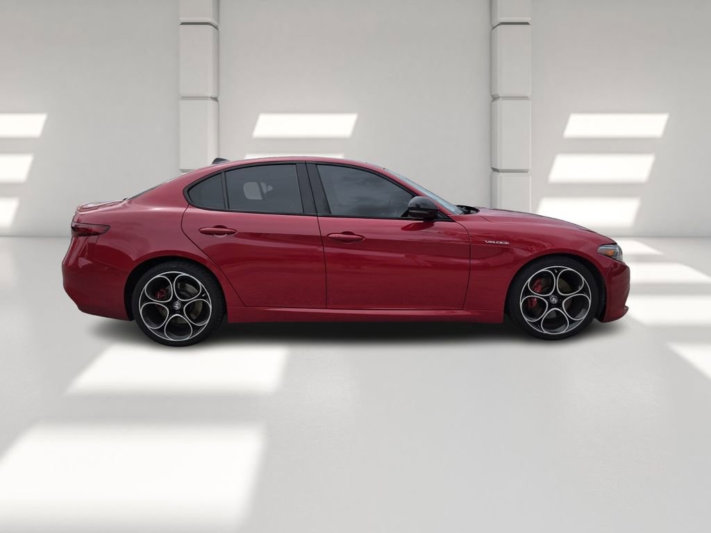 Used 2023 Alfa Romeo Giulia Veloce image 4