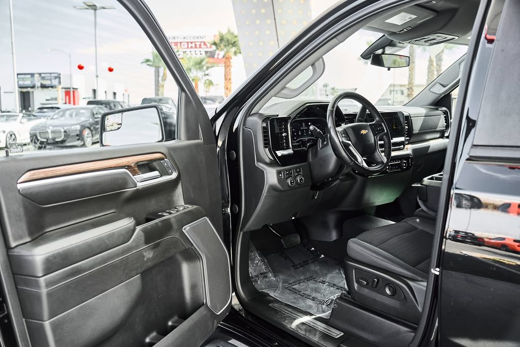 Used 2022 Chevrolet Silverado 1500 LT AWD/4WD image 12