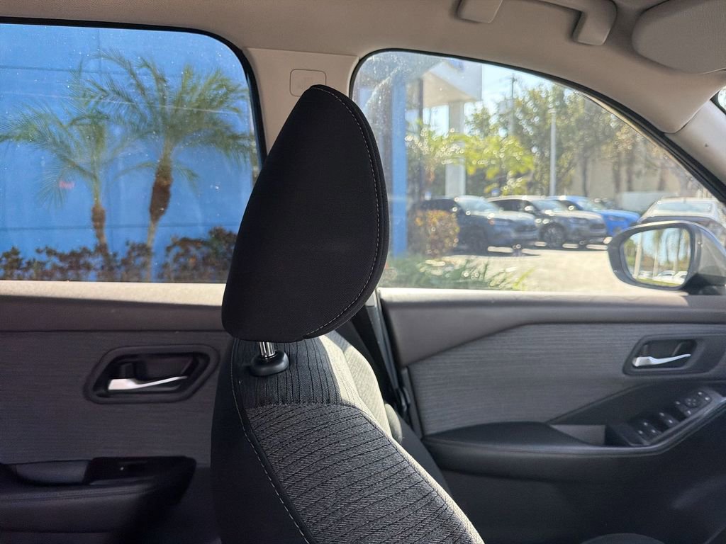 Used 2023 Nissan Rogue SV image 14