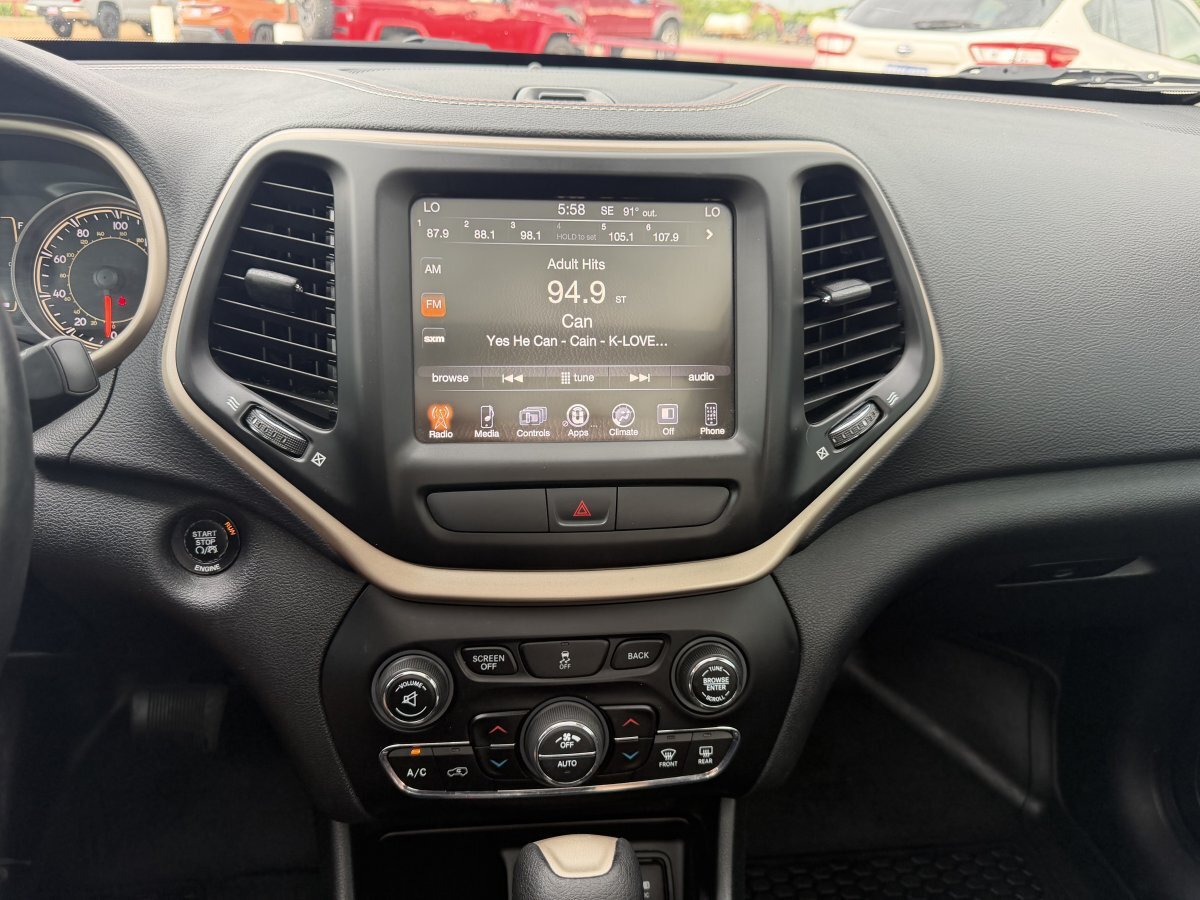 Used 2016 Jeep Cherokee 75th Anniversary FWD image 25