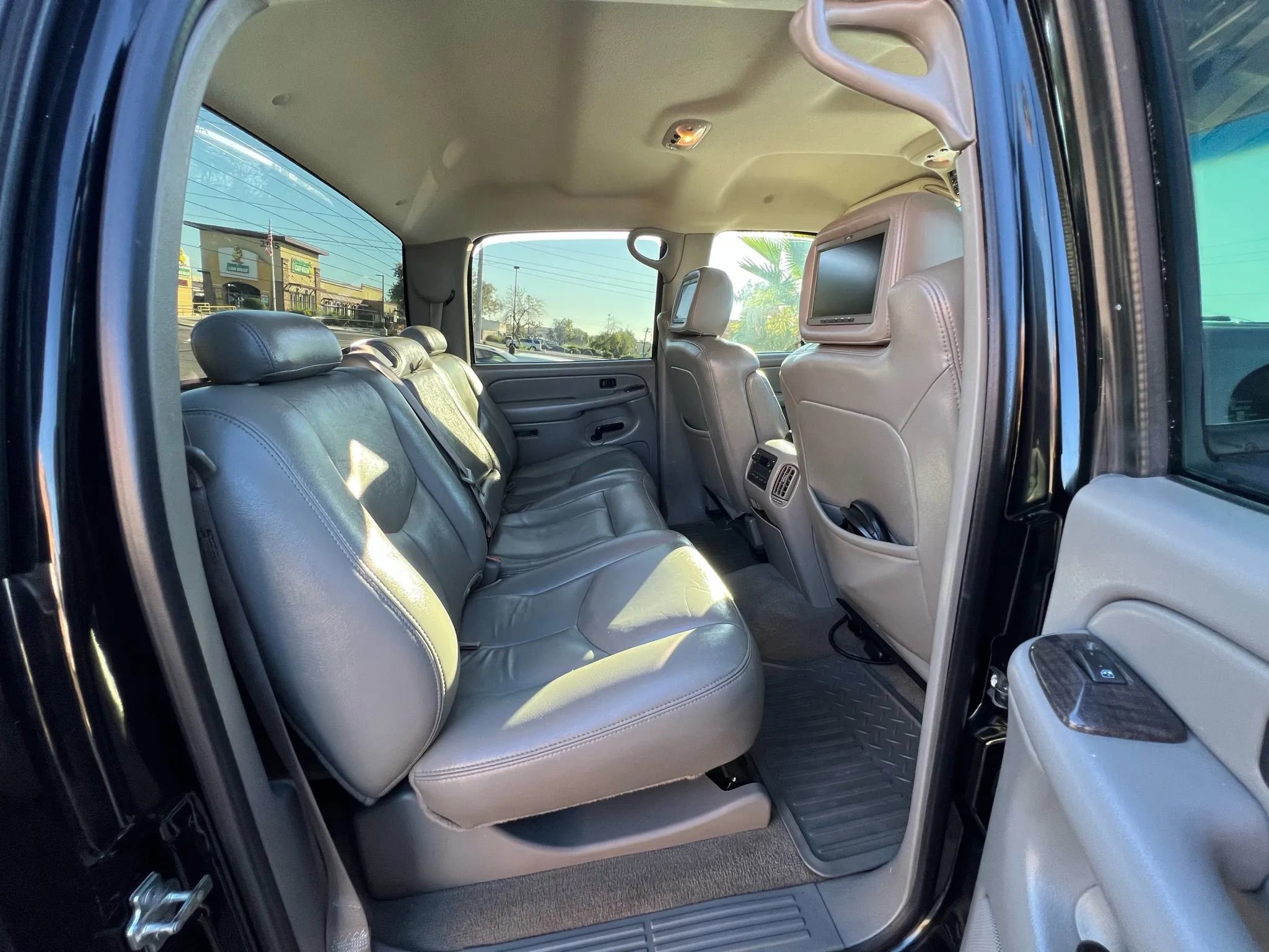 Used 2004 GMC Sierra 2500 SLT w/ Heavy-Duty Power Package AWD/4WD image 21