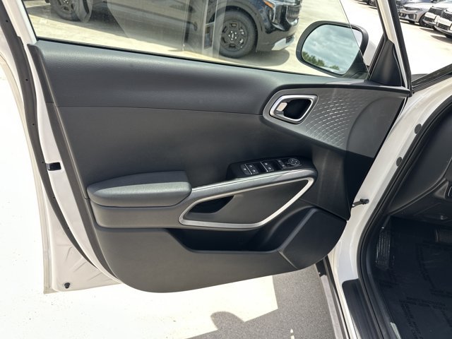 Certified 2023 Kia Soul LX FWD image 11