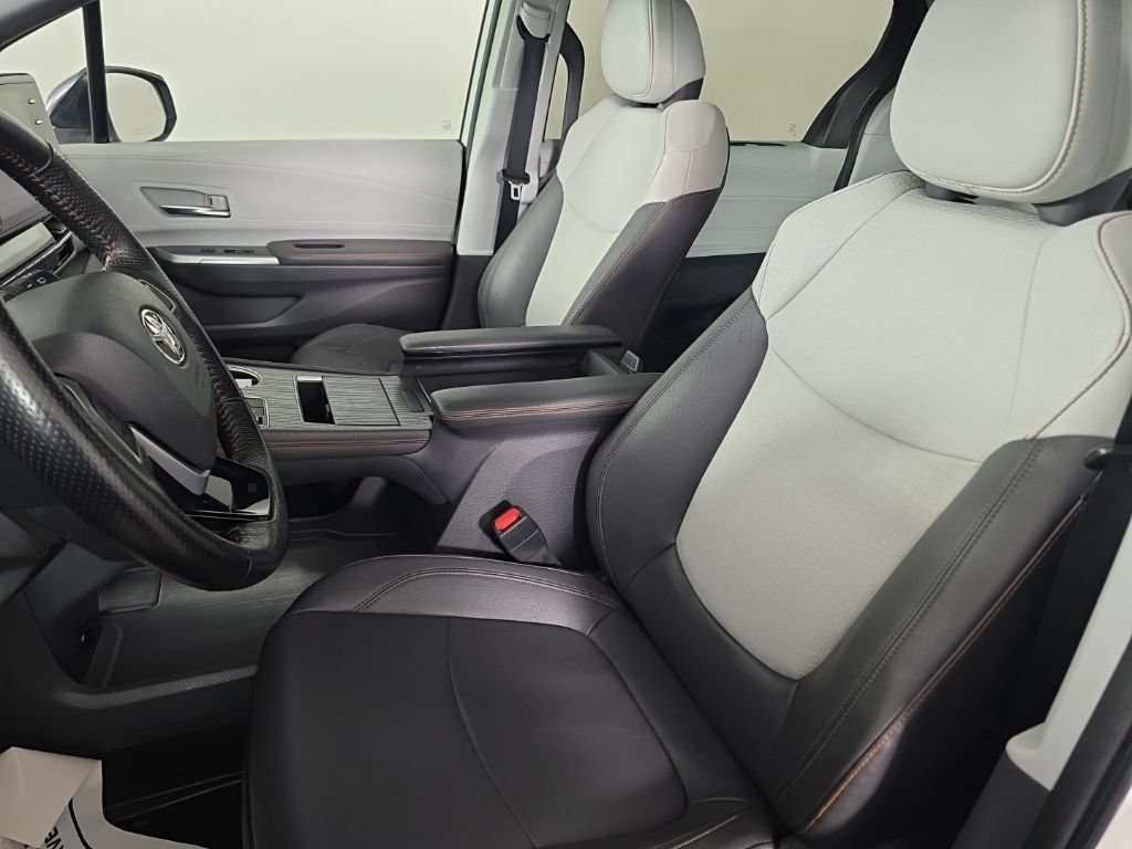 Used 2022 Toyota Sienna XSE AWD/4WD image 14