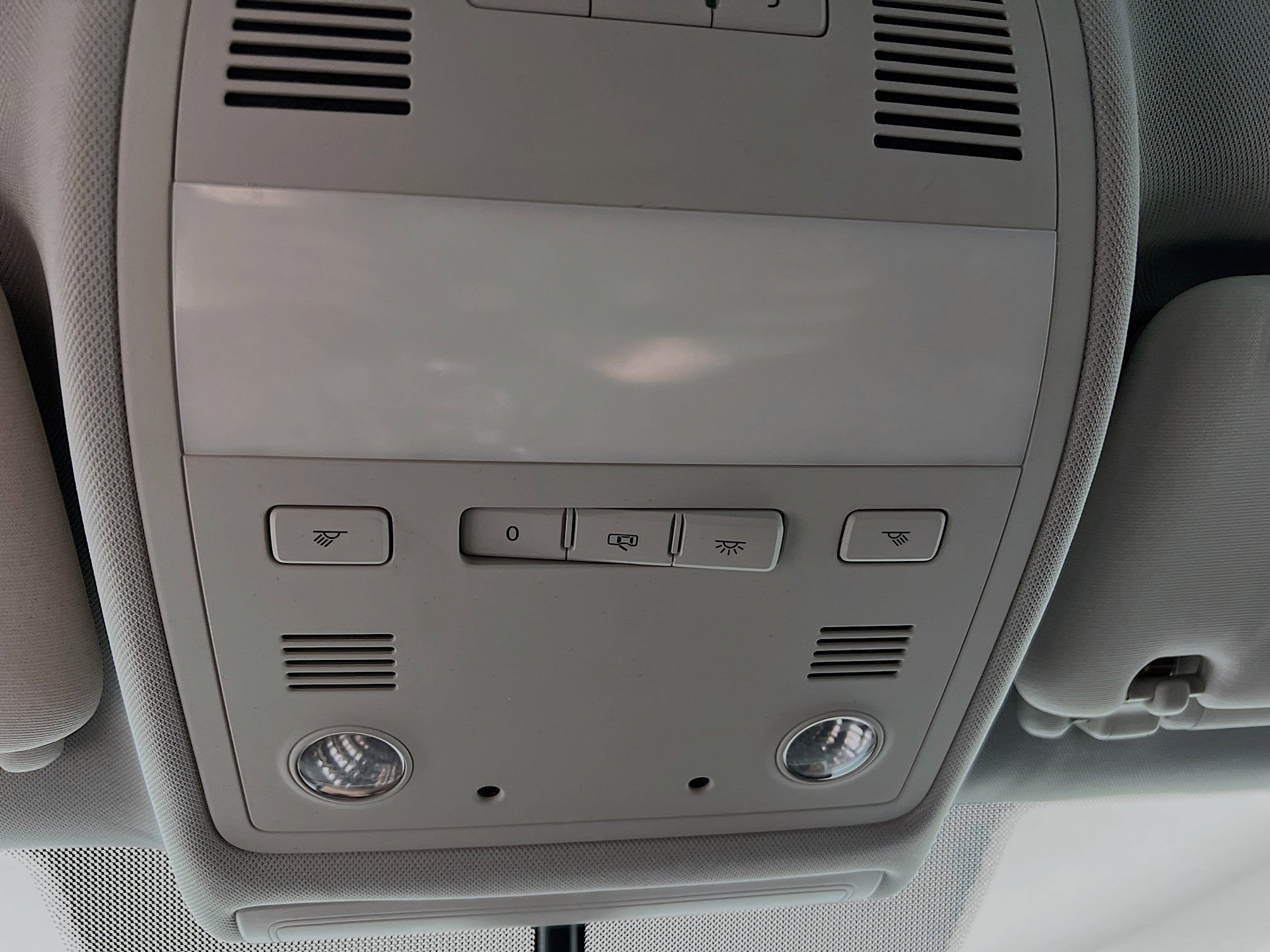 Used 2014 Volkswagen Touareg Sport image 21