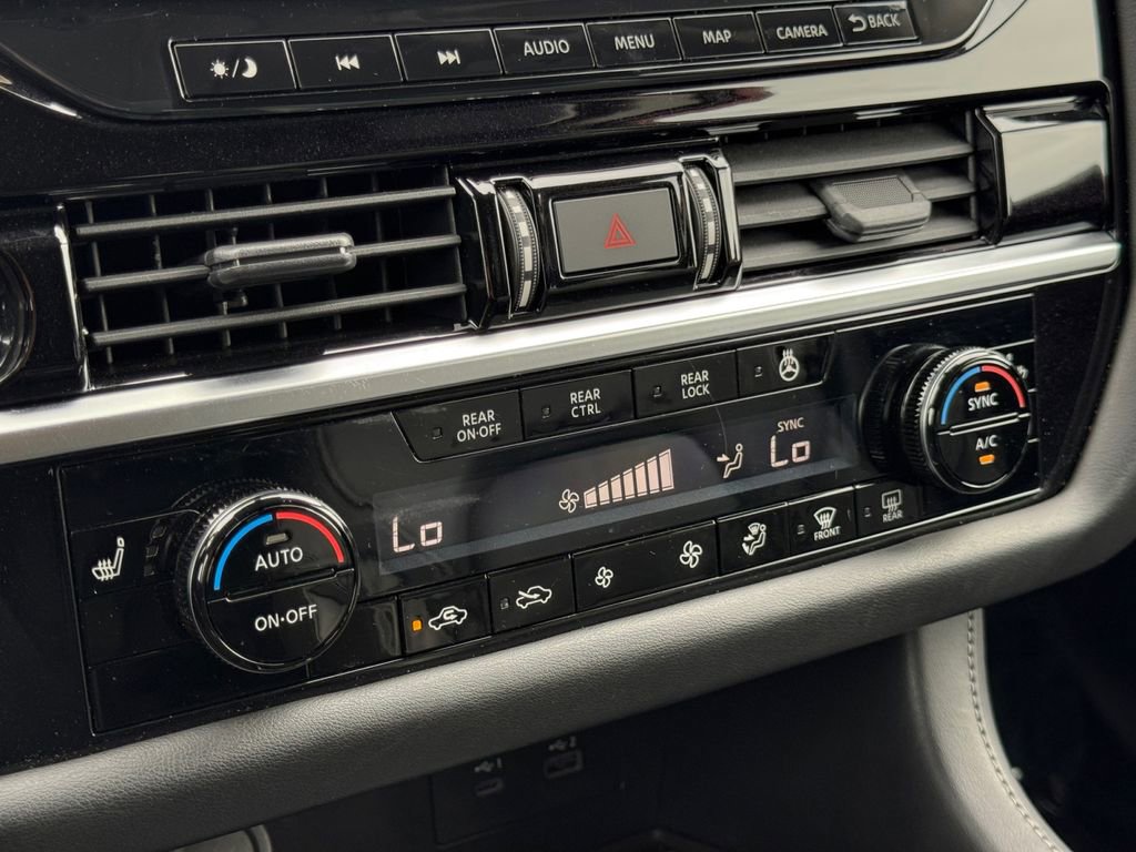 Used 2022 Nissan Pathfinder SL w/ SL Black Package image 16