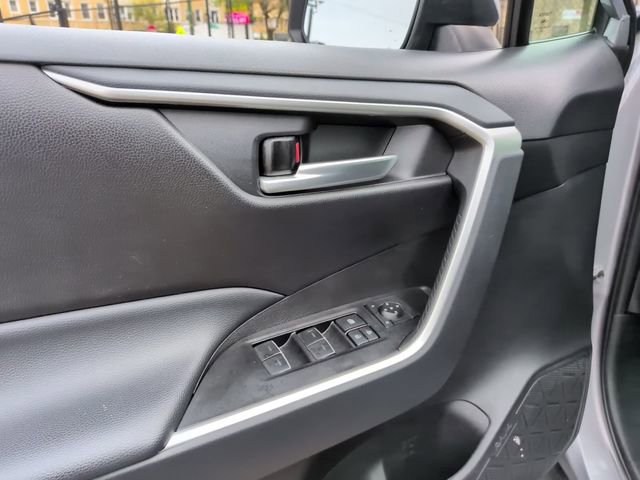 Used 2025 Toyota RAV4 XLE FWD image 15