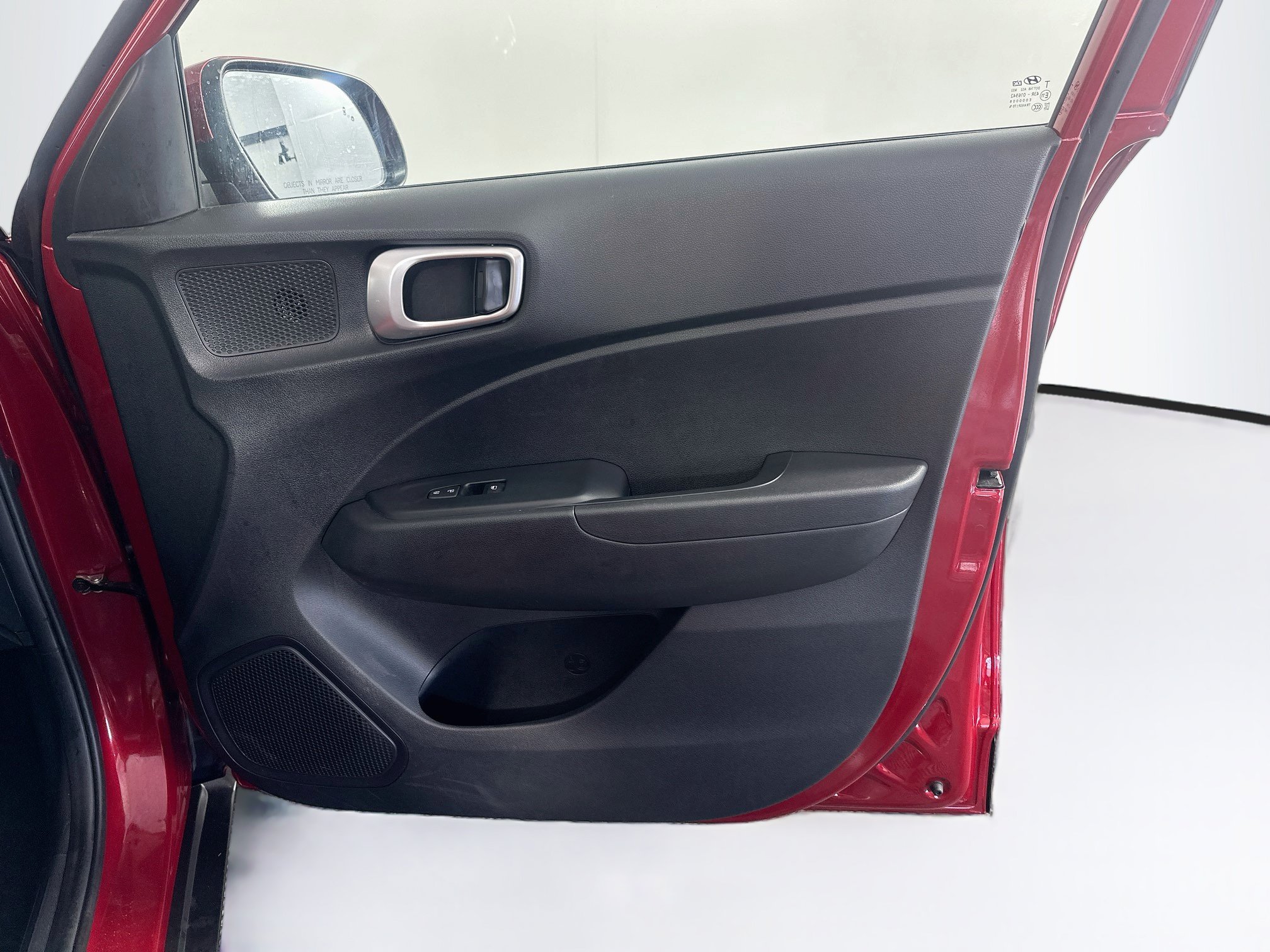 Used 2025 Hyundai Venue SEL FWD image 31