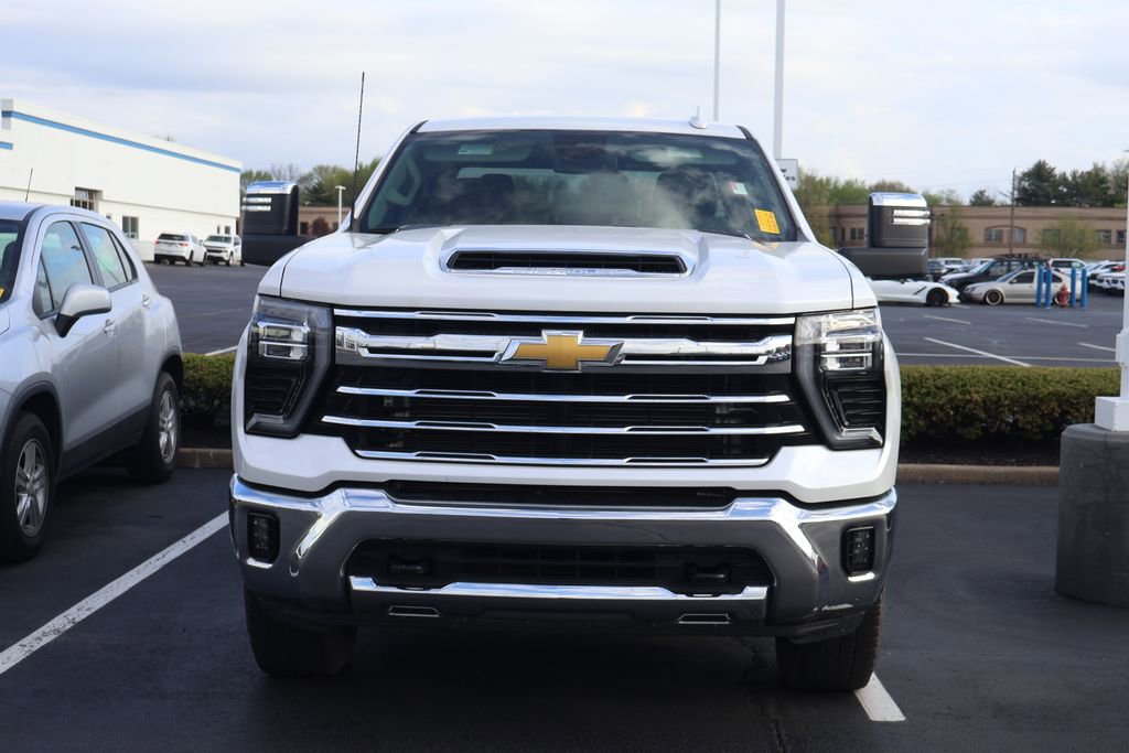 Used 2024 Chevrolet Silverado 2500 LTZ AWD/4WD image 2