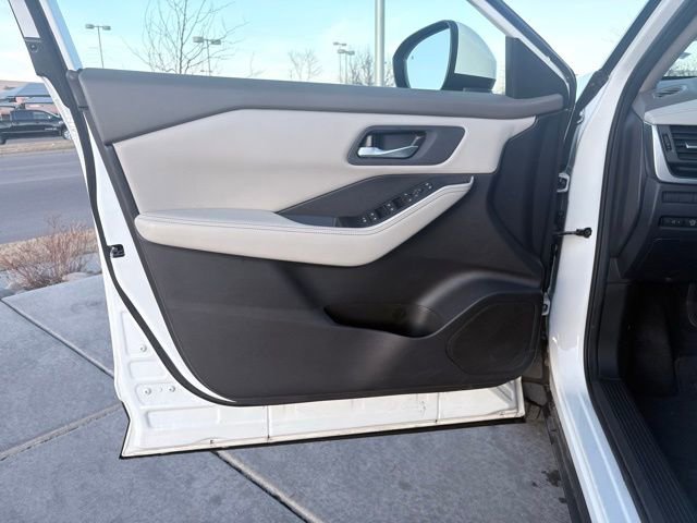 Used 2024 Nissan Rogue SV image 20