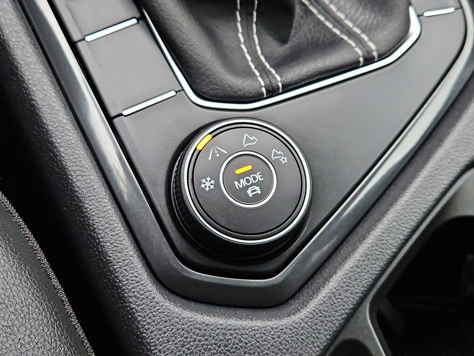Certified 2023 Volkswagen Tiguan SEL R-Line AWD/4WD image 19