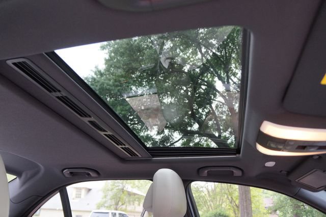 Used 2010 Mercedes-Benz C 300 Sedan image 12