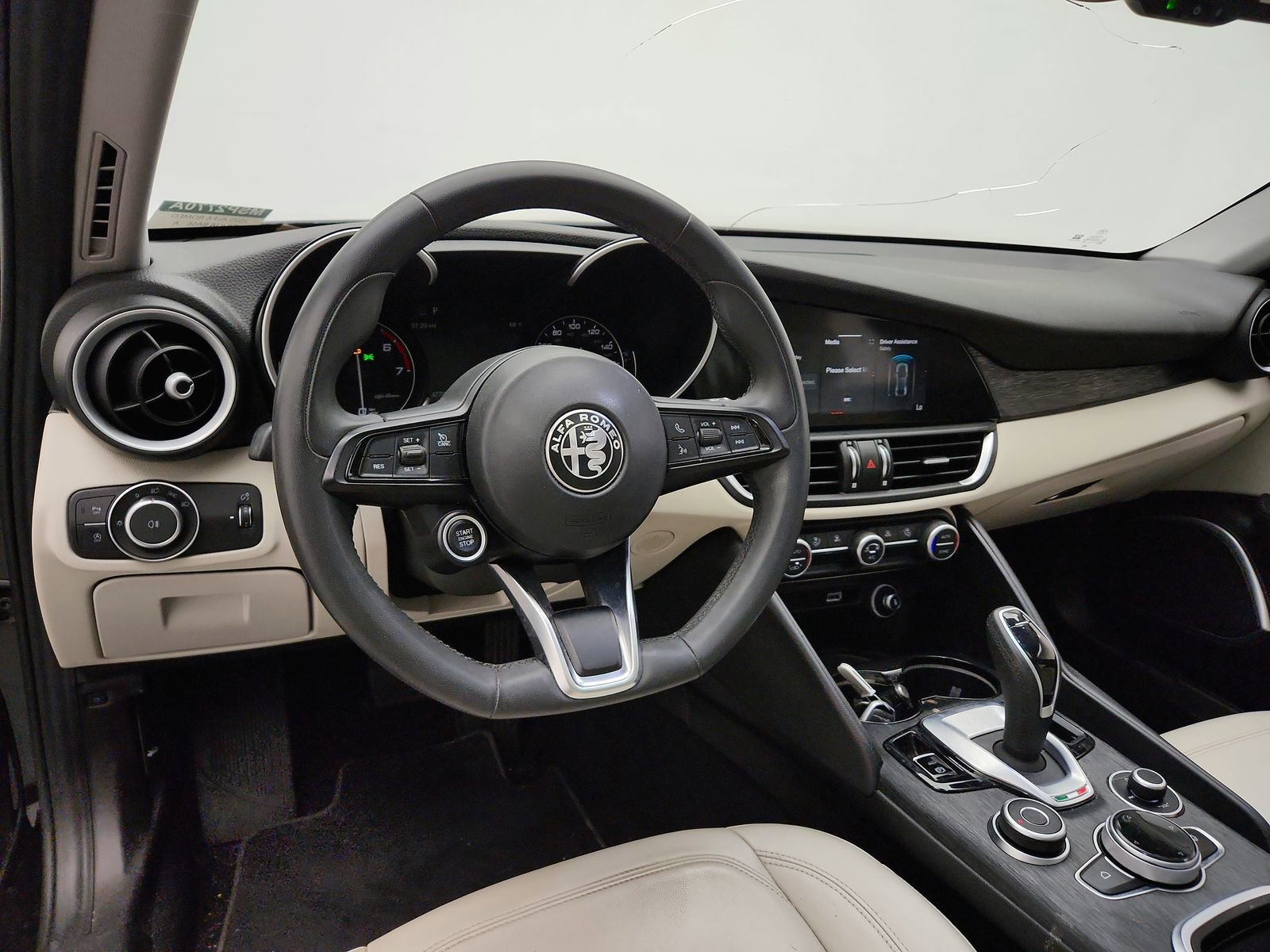 Used 2020 Alfa Romeo Giulia Base w/ Quick Order Package 22J Sport image 9