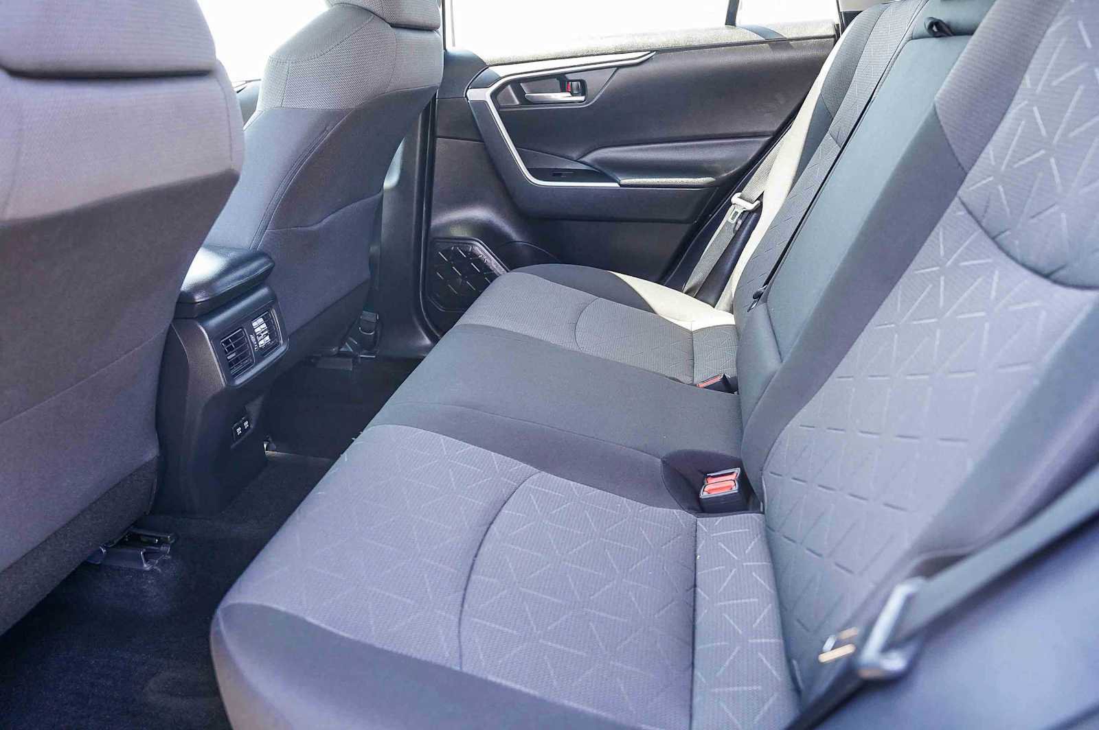 Used 2020 Toyota RAV4 XLE image 14