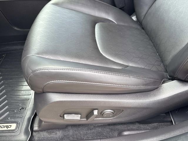 Used 2024 Kia Carnival LX FWD image 21