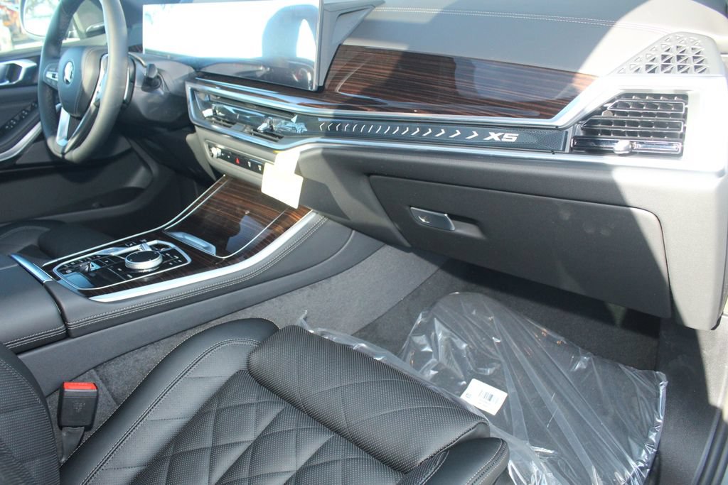 Used 2026 BMW X5 xDrive40i AWD/4WD image 24