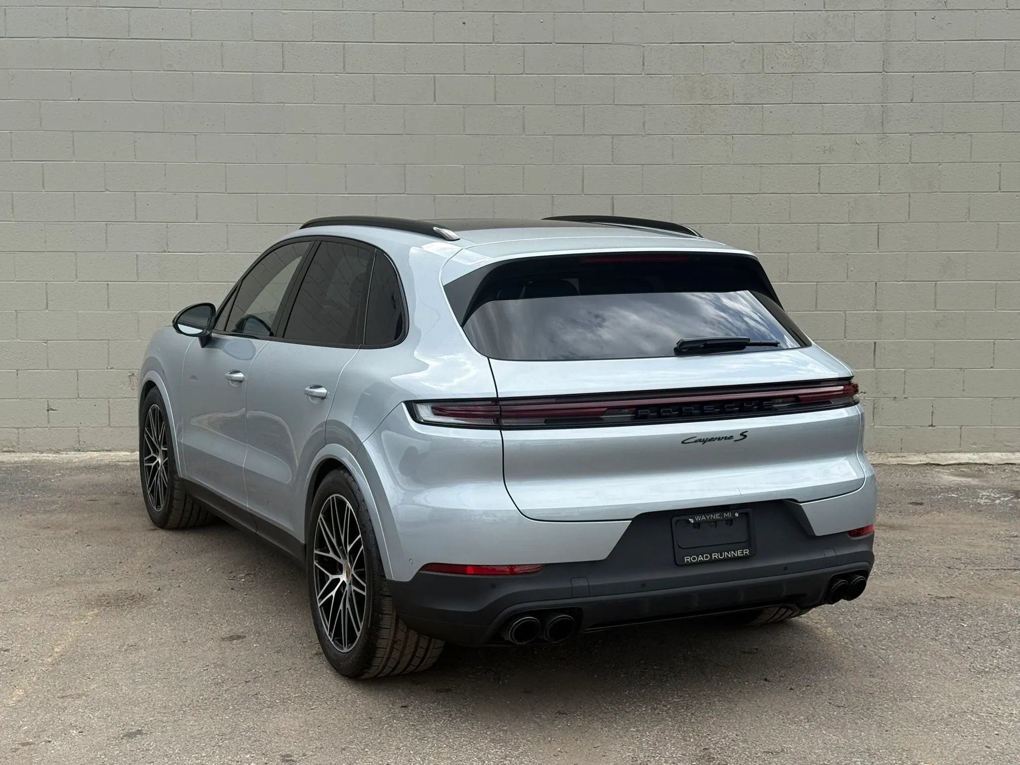 Used 2024 Porsche Cayenne S AWD/4WD image 6