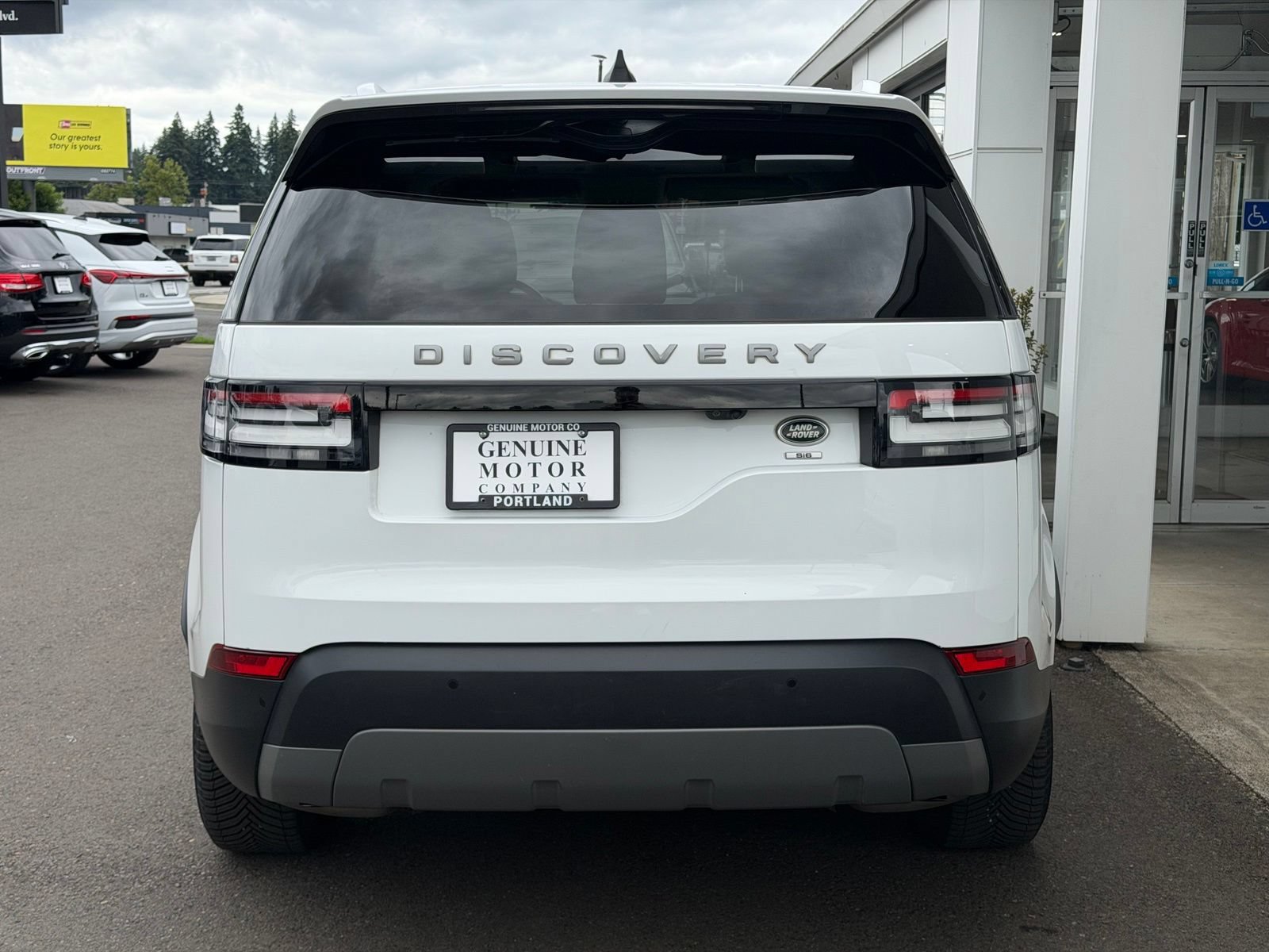 Used 2019 Land Rover Discovery SE AWD/4WD image 4