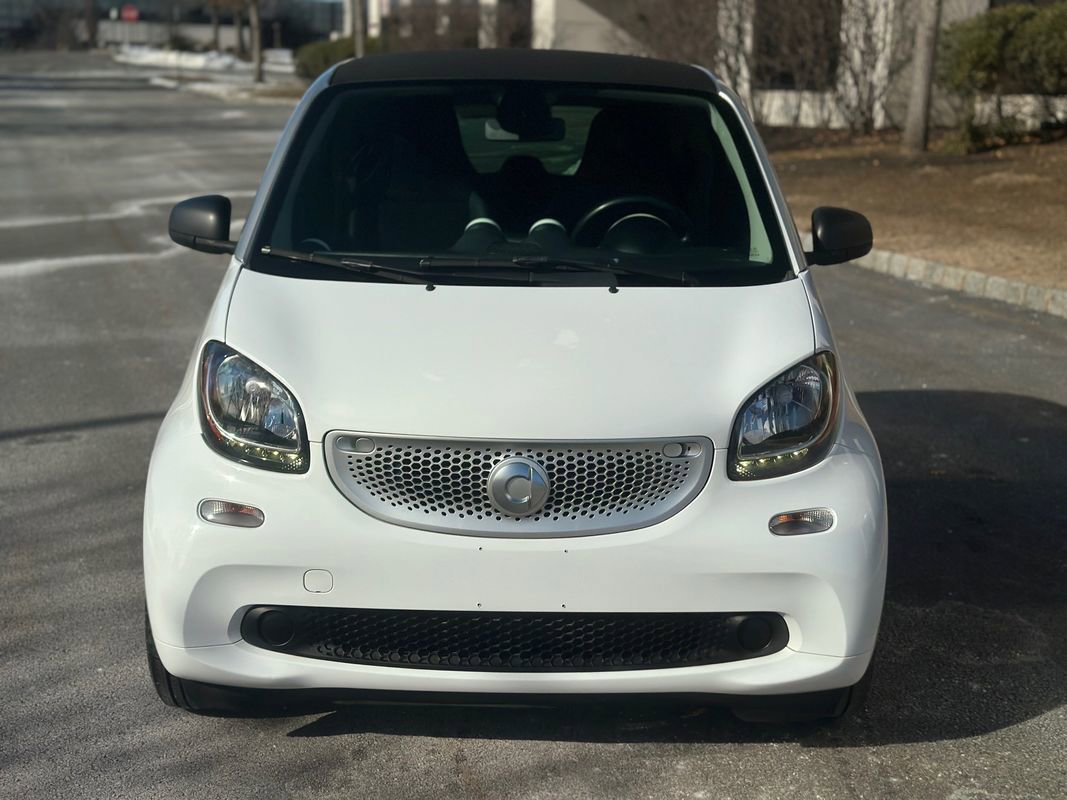 Used 2017 smart fortwo pure image 2
