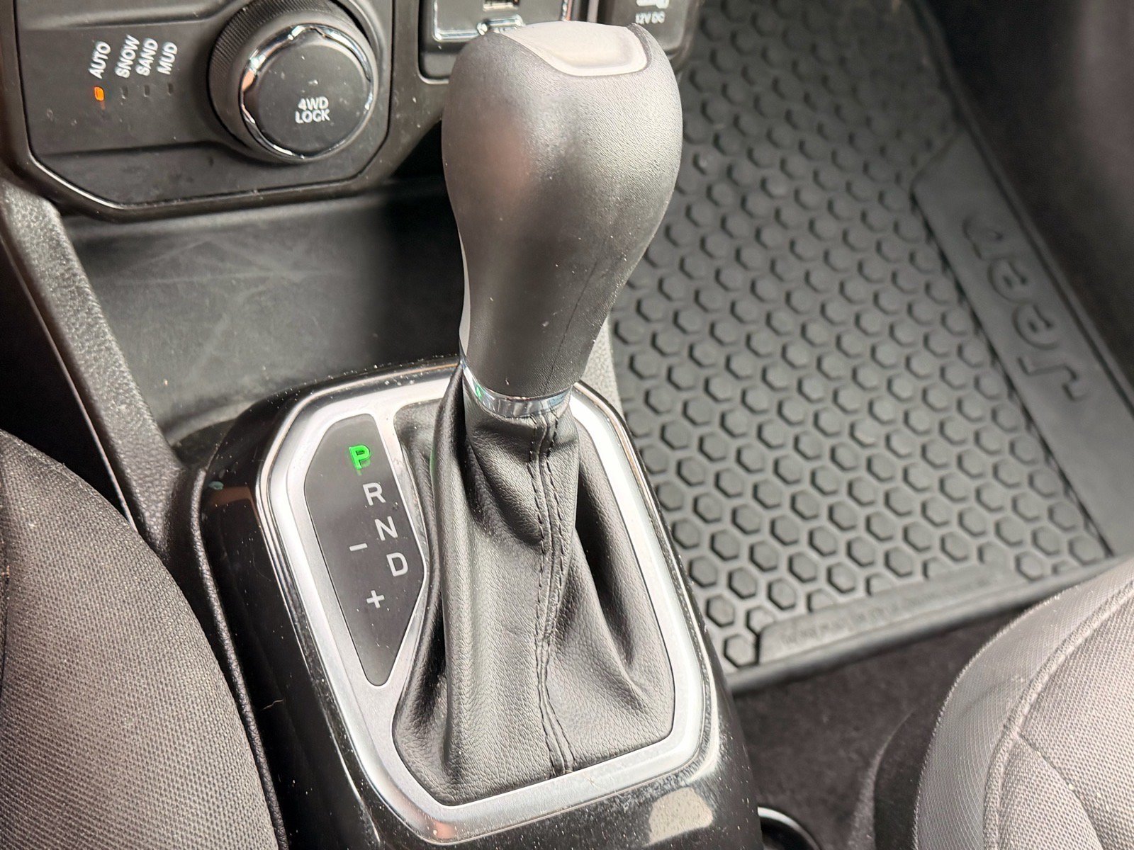 Used 2022 Jeep Renegade Altitude w/ Convenience Group AWD/4WD image 19