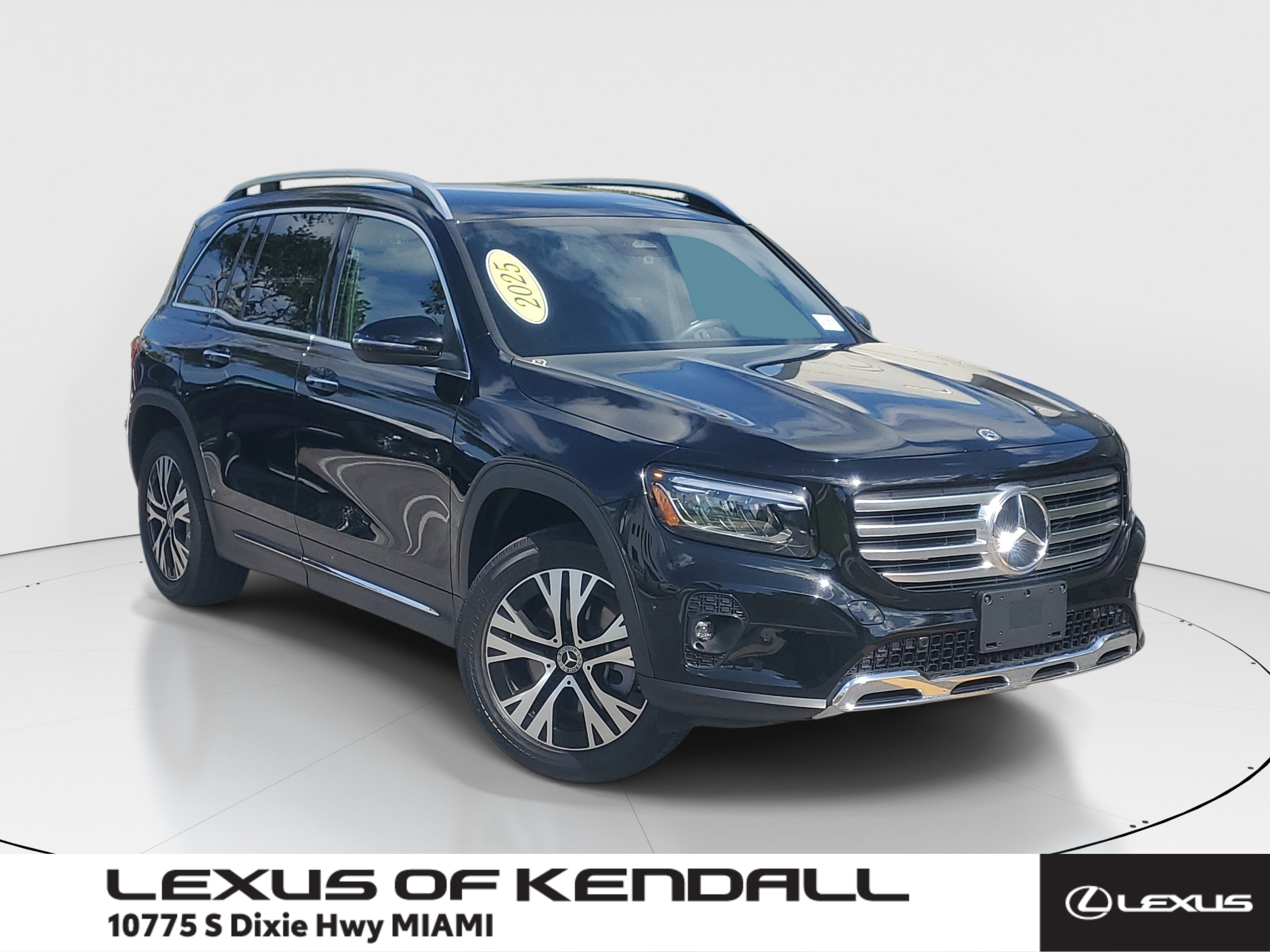 Used 2025 Mercedes-Benz GLB 250 4MATIC image 1
