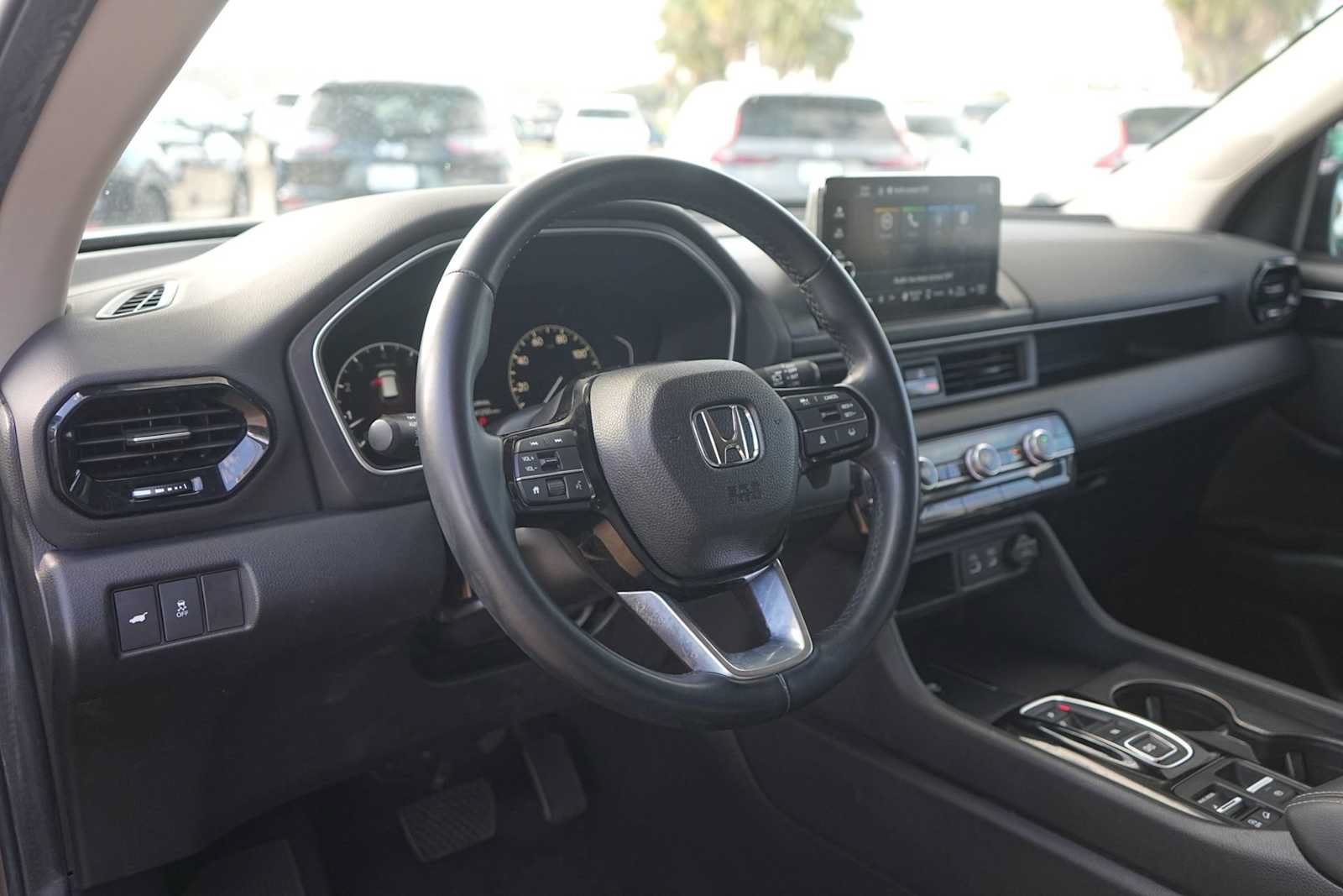 Used 2025 Honda Pilot EX-L image 2