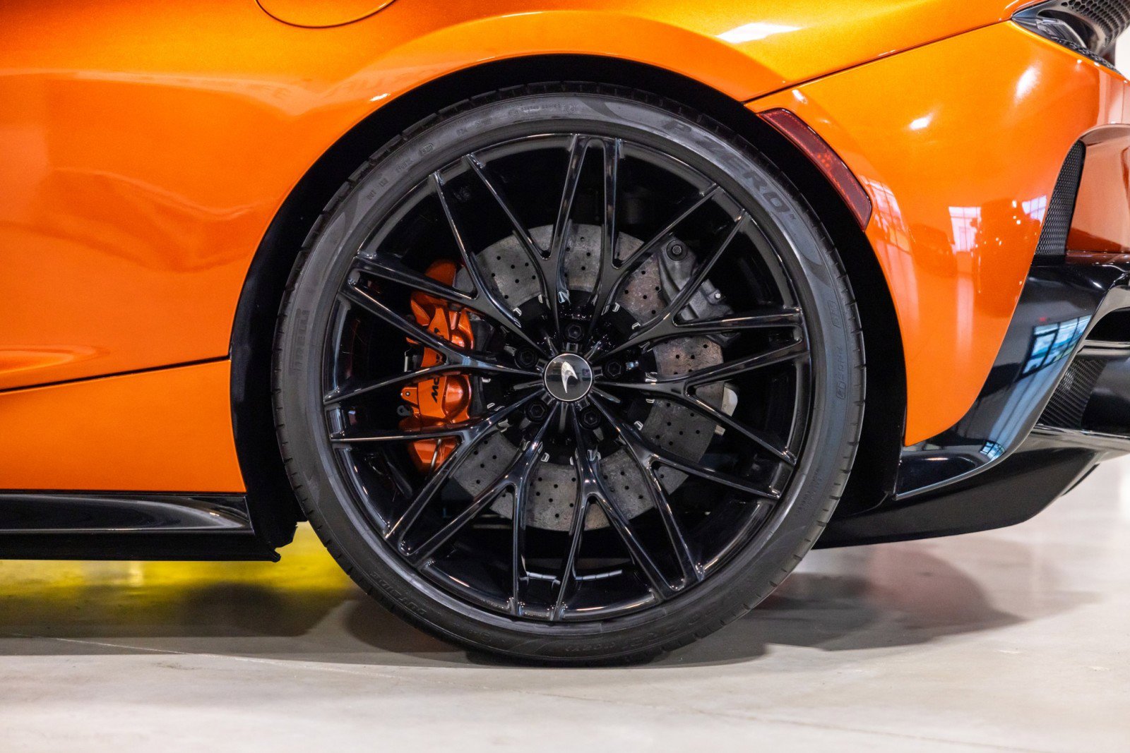 Used 2023 McLaren GT RWD image 17