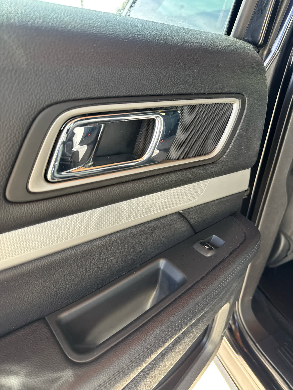 Used 2017 Ford Explorer XLT w/ Equipment Group 201A image 29