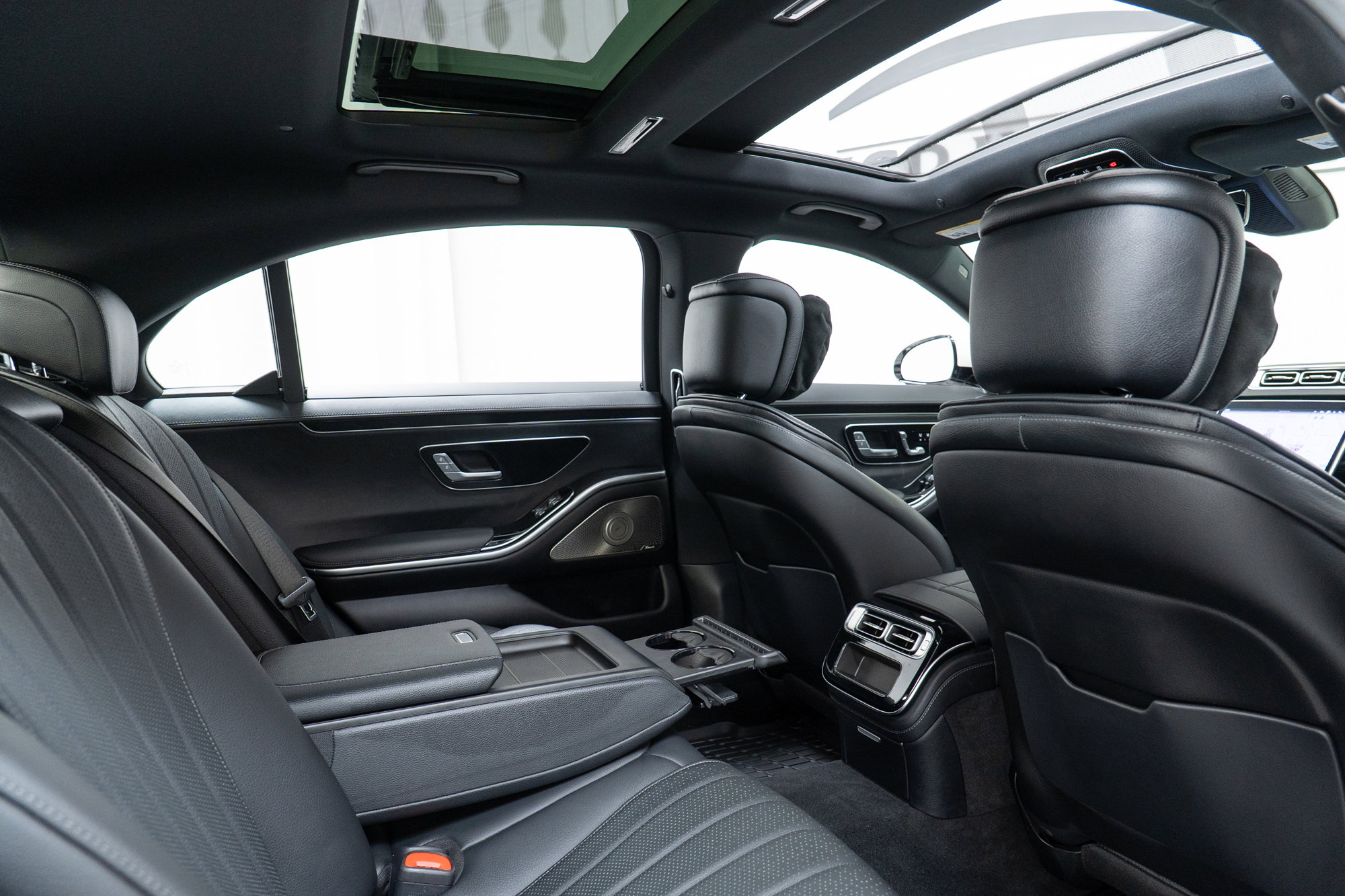 Certified 2022 Mercedes-Benz S 500 4MATIC w/ AMG Line Package image 23