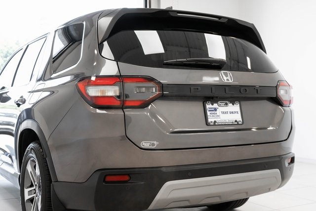Used 2025 Honda Pilot EX-L image 8