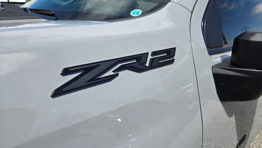 Used 2024 Chevrolet Silverado 2500 ZR2 w/ Technology Package image 10